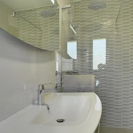 Semesterbostad Casa Smoky Lindar