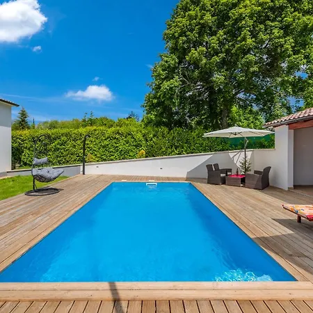 Semesterbostad Casa Smoky Lindar