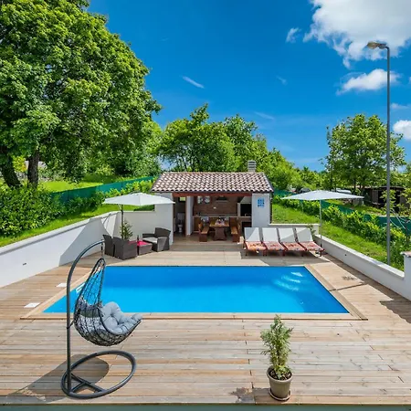 Semesterbostad Casa Smoky Lindar